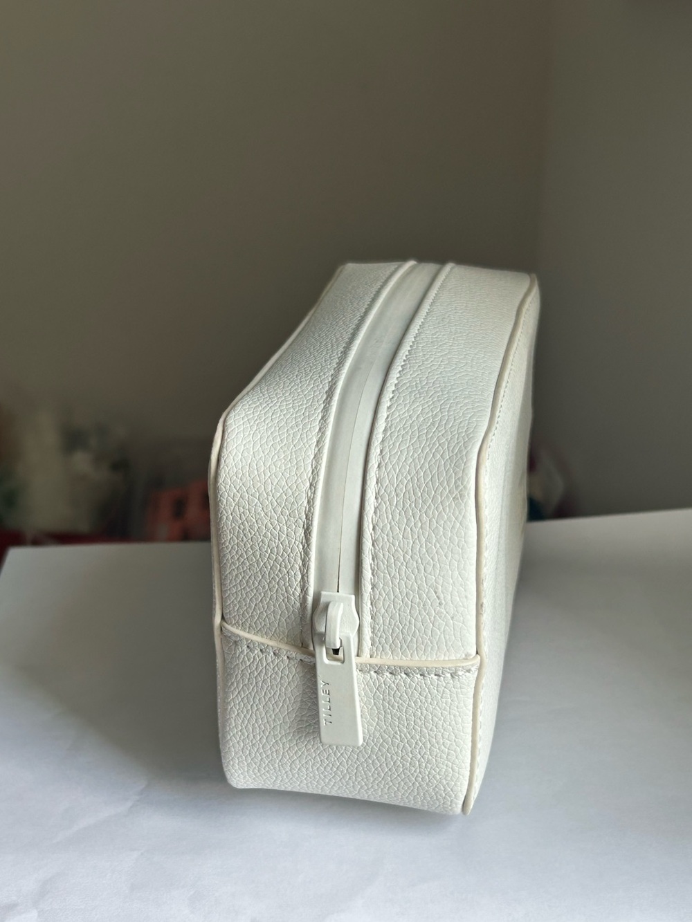 Shiseido &Tilley White cosmetic bag/belt bag - Picture 2 of 4